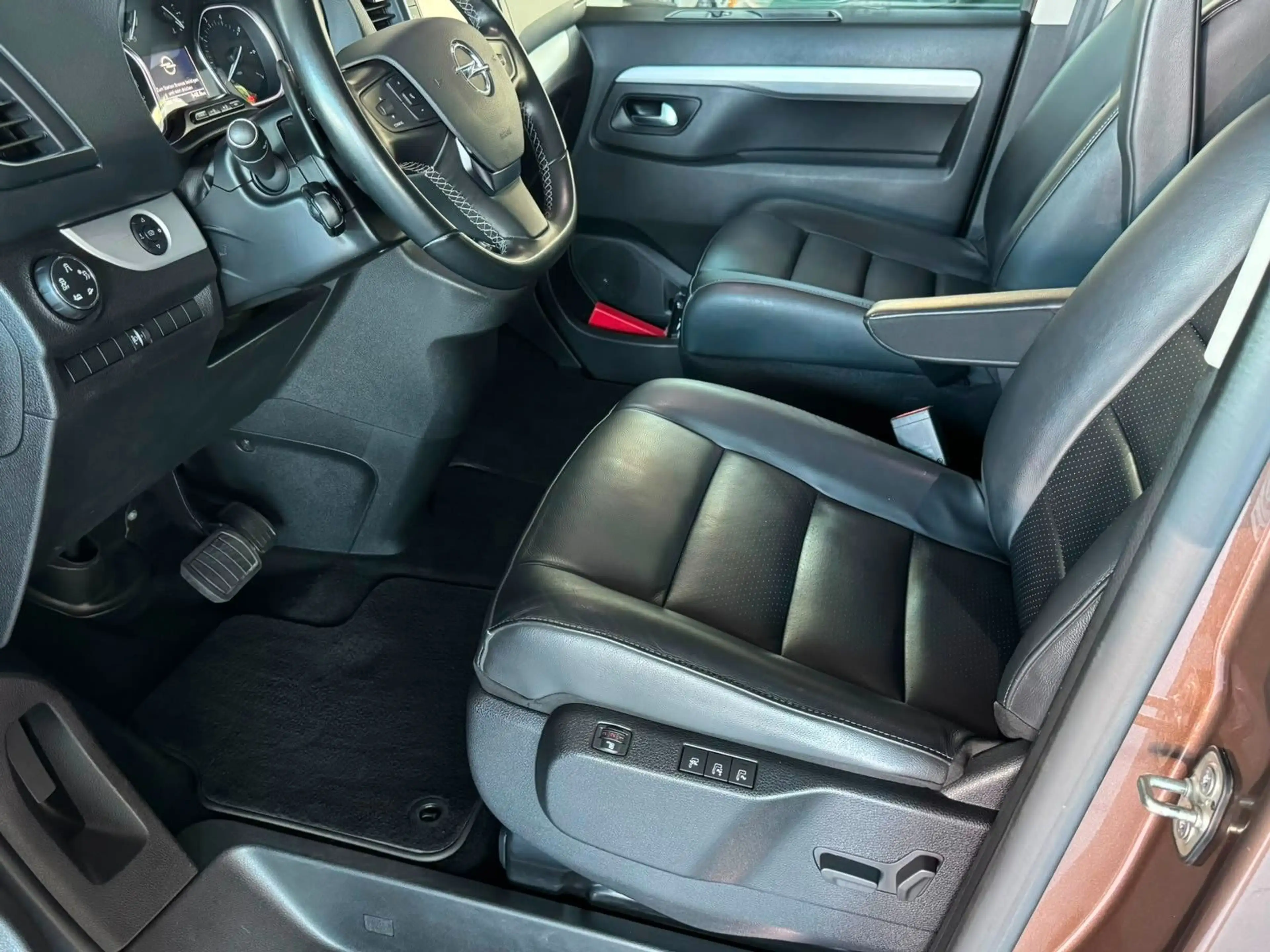 Opel Zafira Life Elegance M*L2*Leder*Navi*AHK.Pa.Dach — photo 11