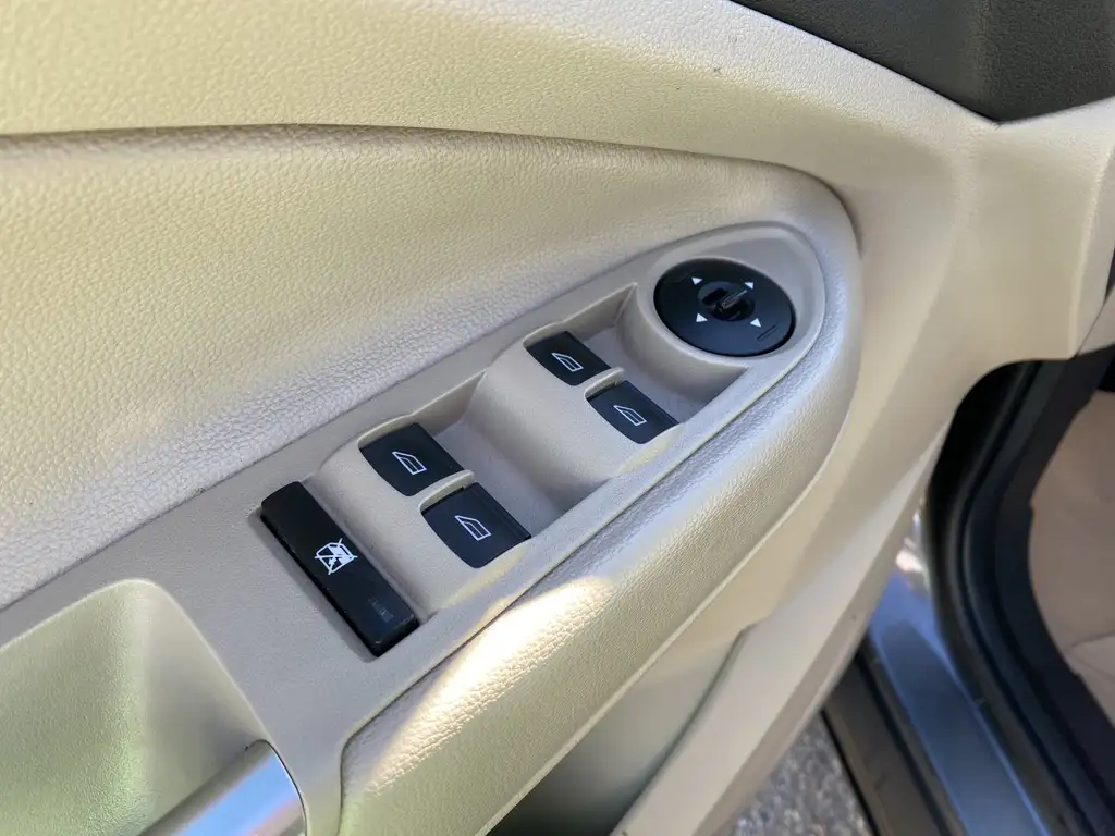 2017 Ford Escape SE | Rear Cam | Remote Keyless Entry | Heated Seat — photo 5