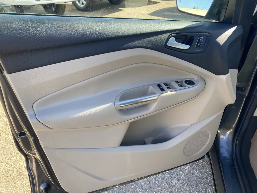 2017 Ford Escape SE | Rear Cam | Remote Keyless Entry | Heated Seat — photo 6