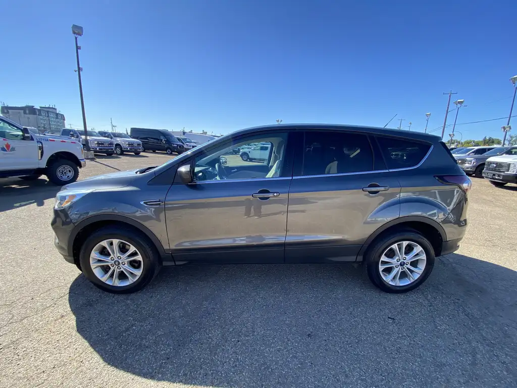 2017 Ford Escape SE | Rear Cam | Remote Keyless Entry | Heated Seat — photo 4
