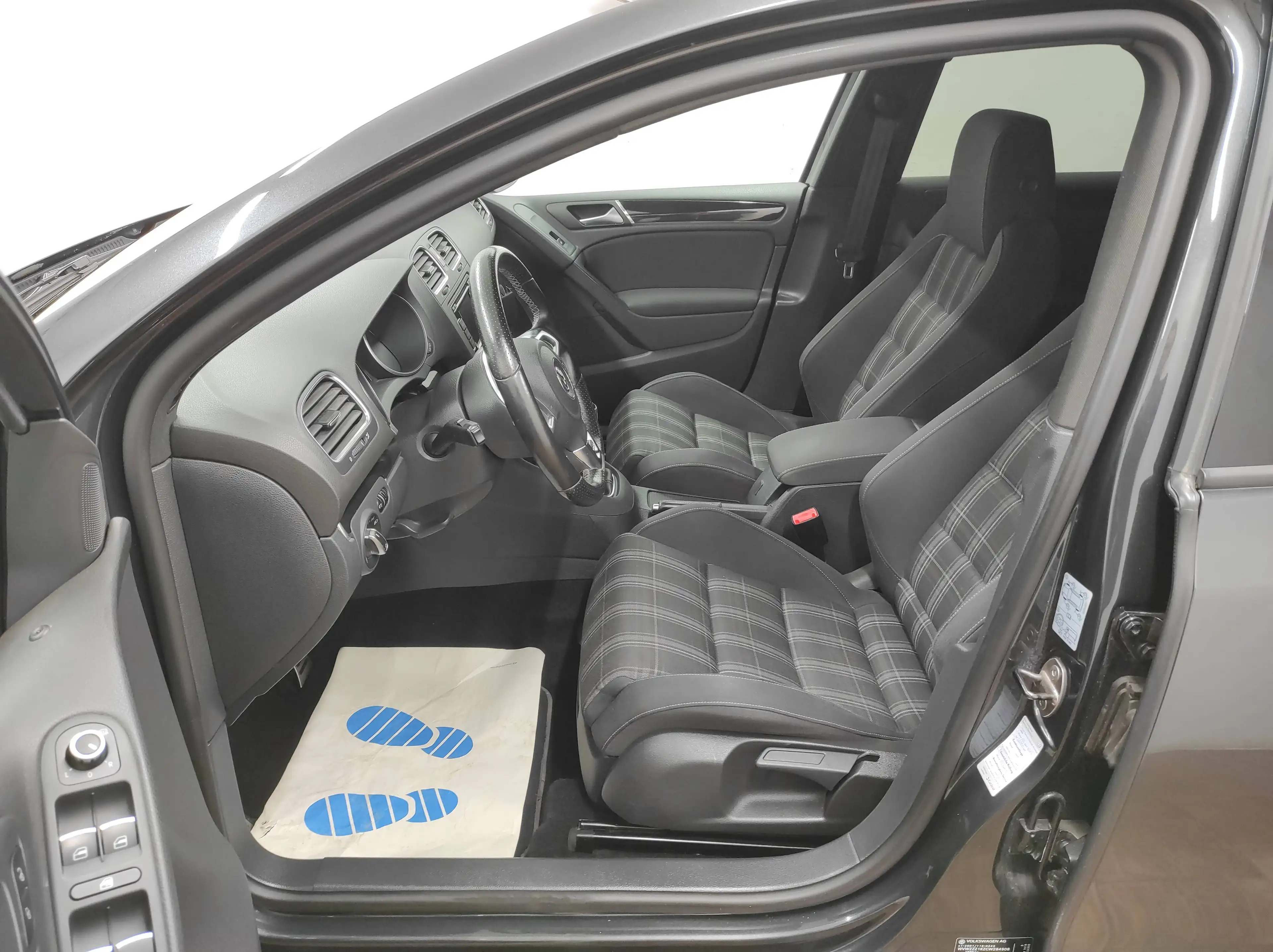 Volkswagen Golf GTD 2.0 TDI KLIMAA NAVI TEMP BC SHZ PDC AHK 6-GANG TEMP BC — photo 9