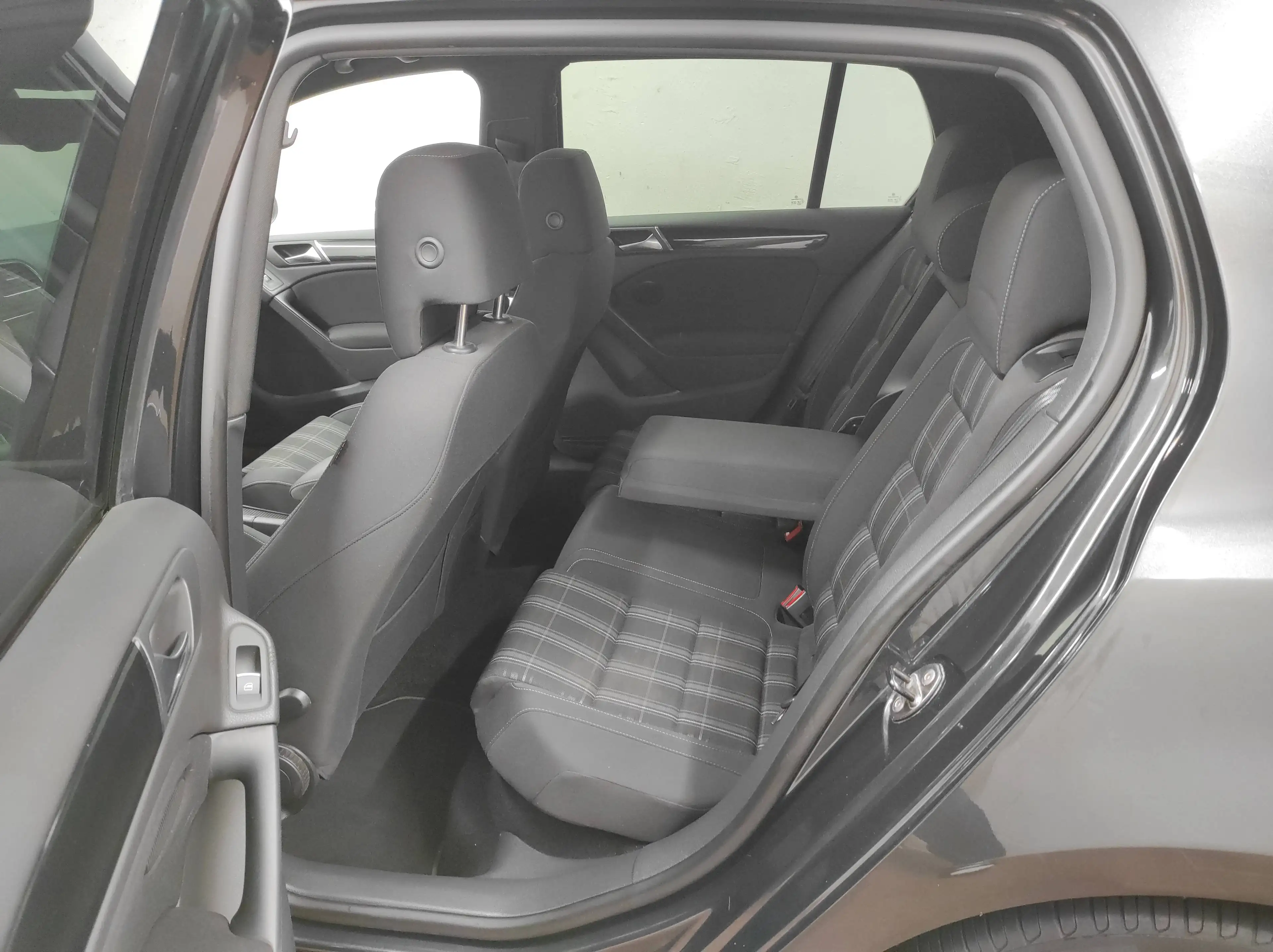 Volkswagen Golf GTD 2.0 TDI KLIMAA NAVI TEMP BC SHZ PDC AHK 6-GANG TEMP BC — photo 11