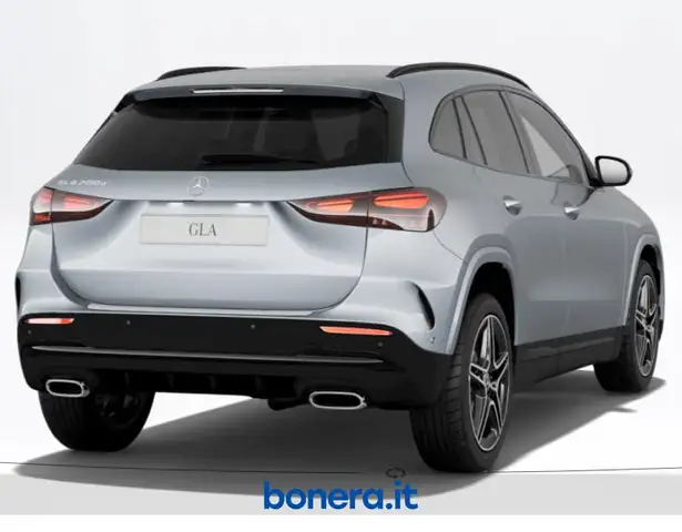 Mercedes-Benz Gla view 3