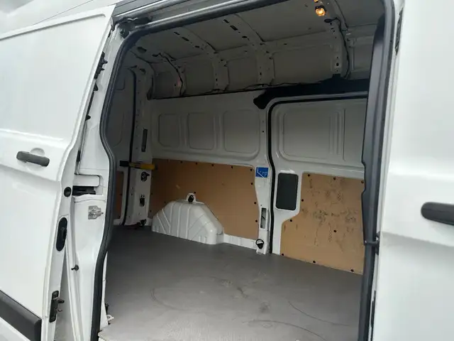 Ford Transit Custom view 15