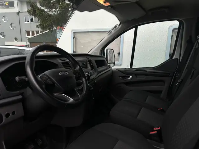 Ford Transit Custom view 9