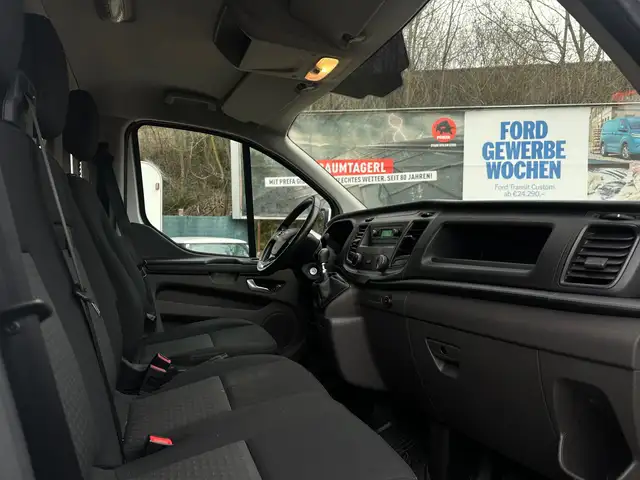Ford Transit Custom view 11