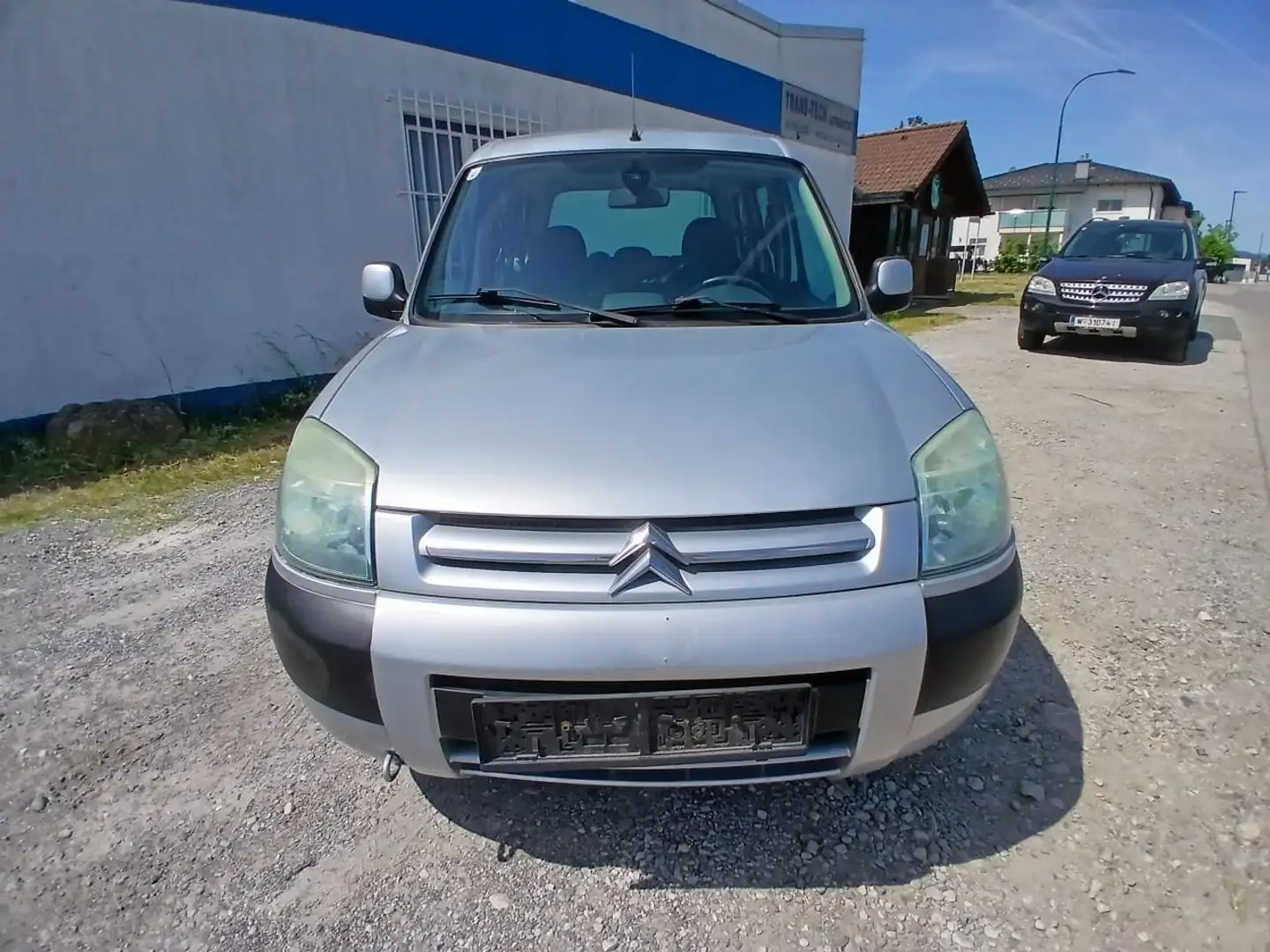 Citroen Berlingo Berlingo Family 1,4i Grau - 2