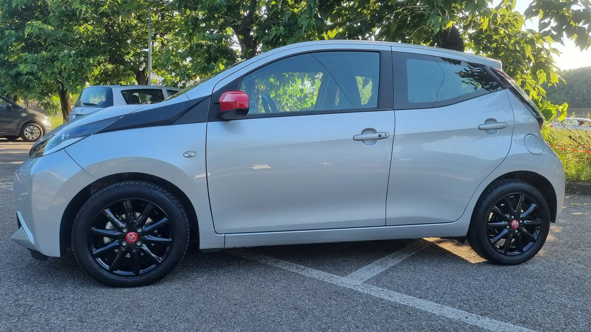 Toyota Aygo Aygo II 20145p 1.0 x-play m-mt my15 Argent - 1