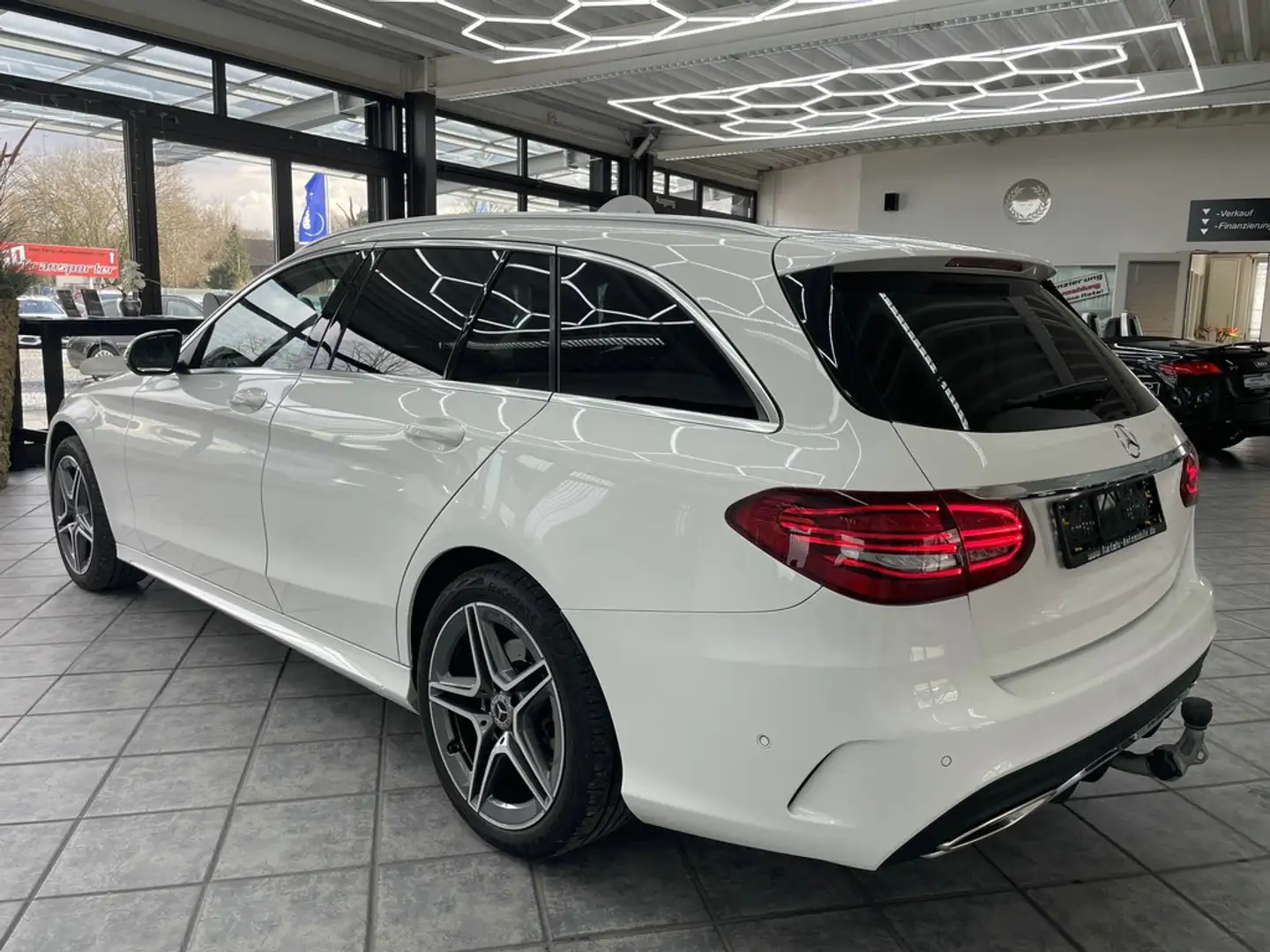 Mercedes-Benz C 200 T CGI AMG Line, LED, 9G, Leder, Kamera Белый - 2