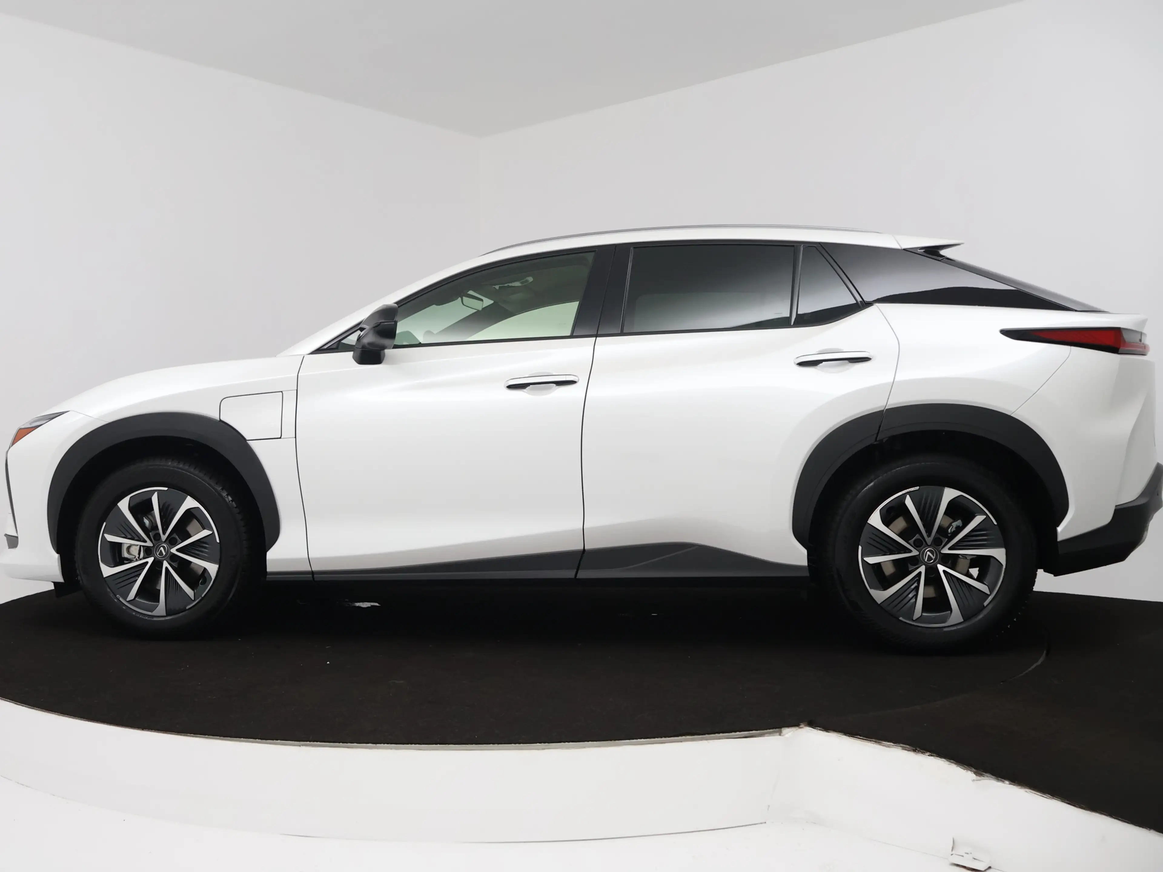 Lexus RZ 300e Business Line 71 kWh — photo 3
