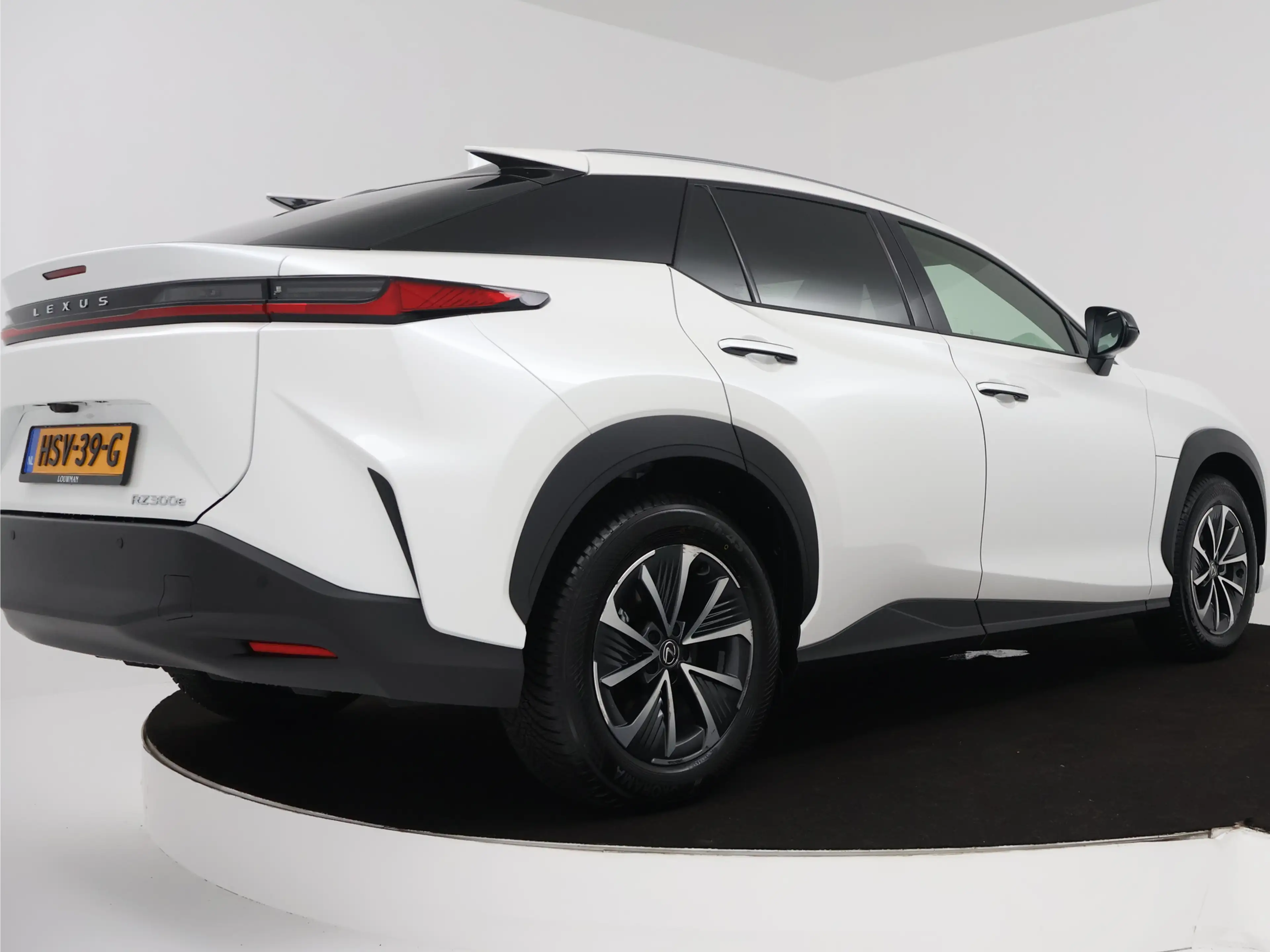 Lexus RZ 300e Business Line 71 kWh — photo 2