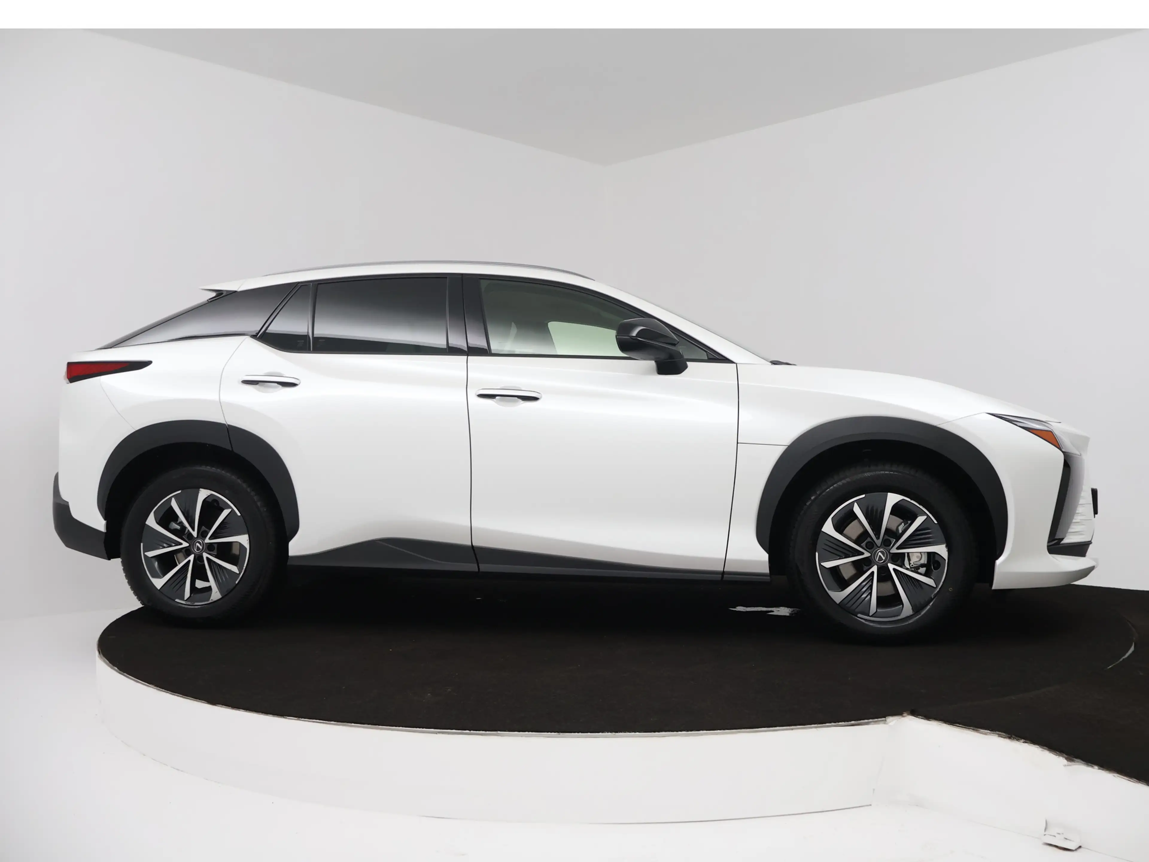 Lexus RZ 300e Business Line 71 kWh — photo 15