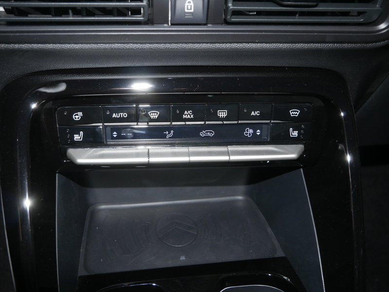 Citroen C3 Turbo 100 MAX PDC SHZ KAMERA NAVI LED — photo 11