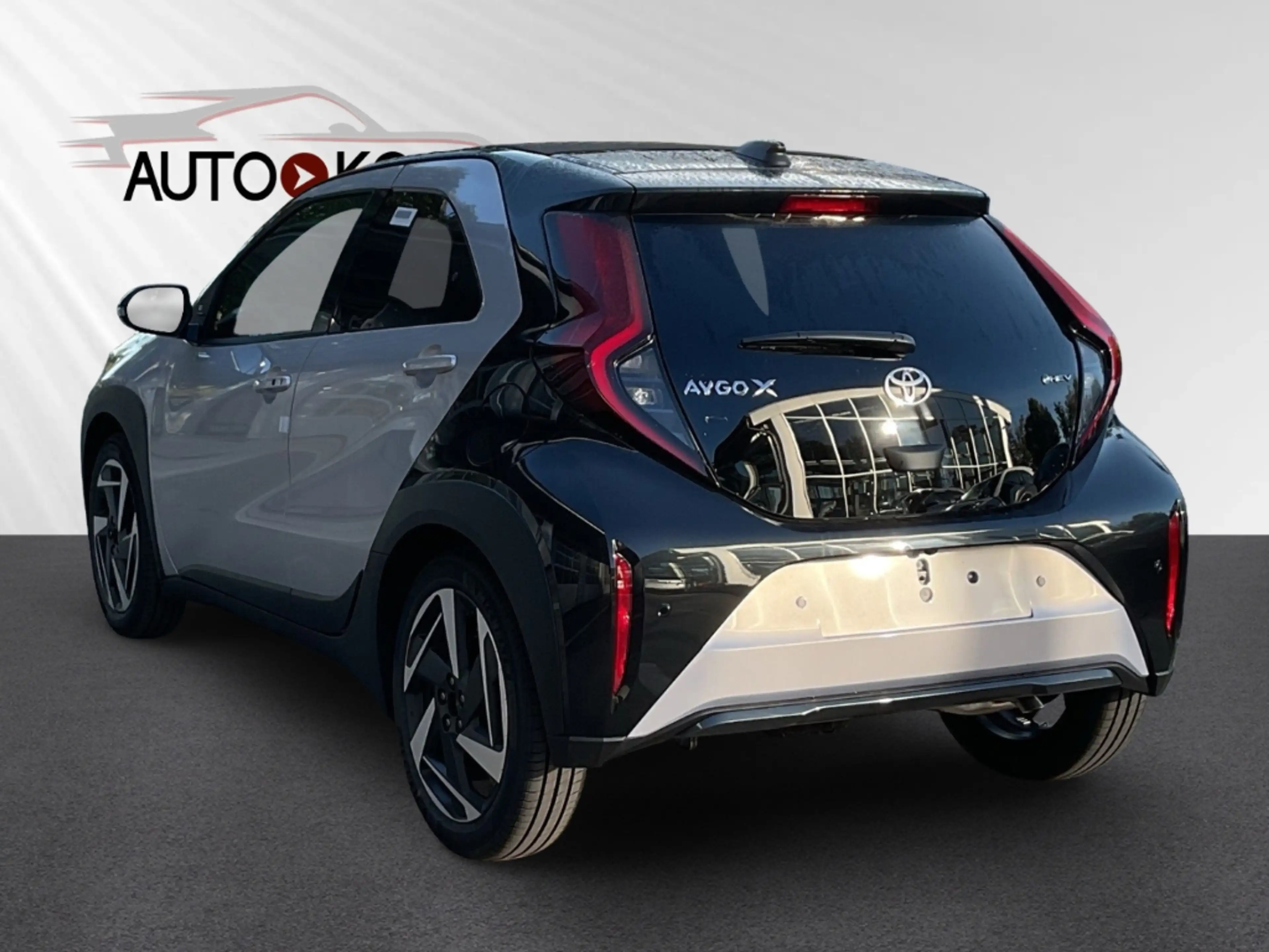 Toyota Aygo X Hybrid Lounge JBL LED Apple CarPlay Android Auto M — photo 4
