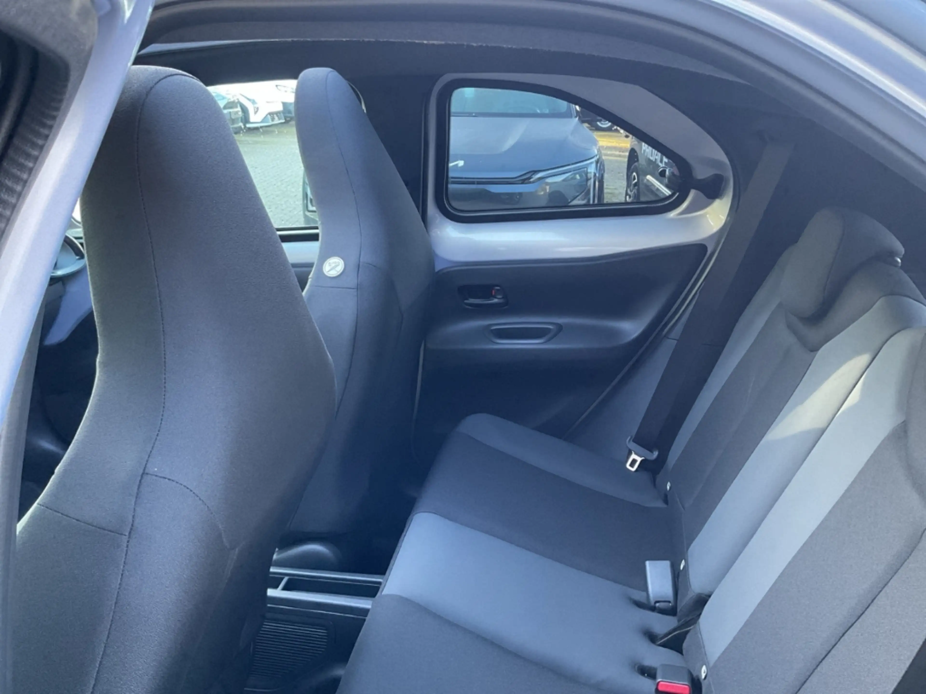 Toyota Aygo X Hybrid Lounge JBL LED Apple CarPlay Android Auto M — photo 11