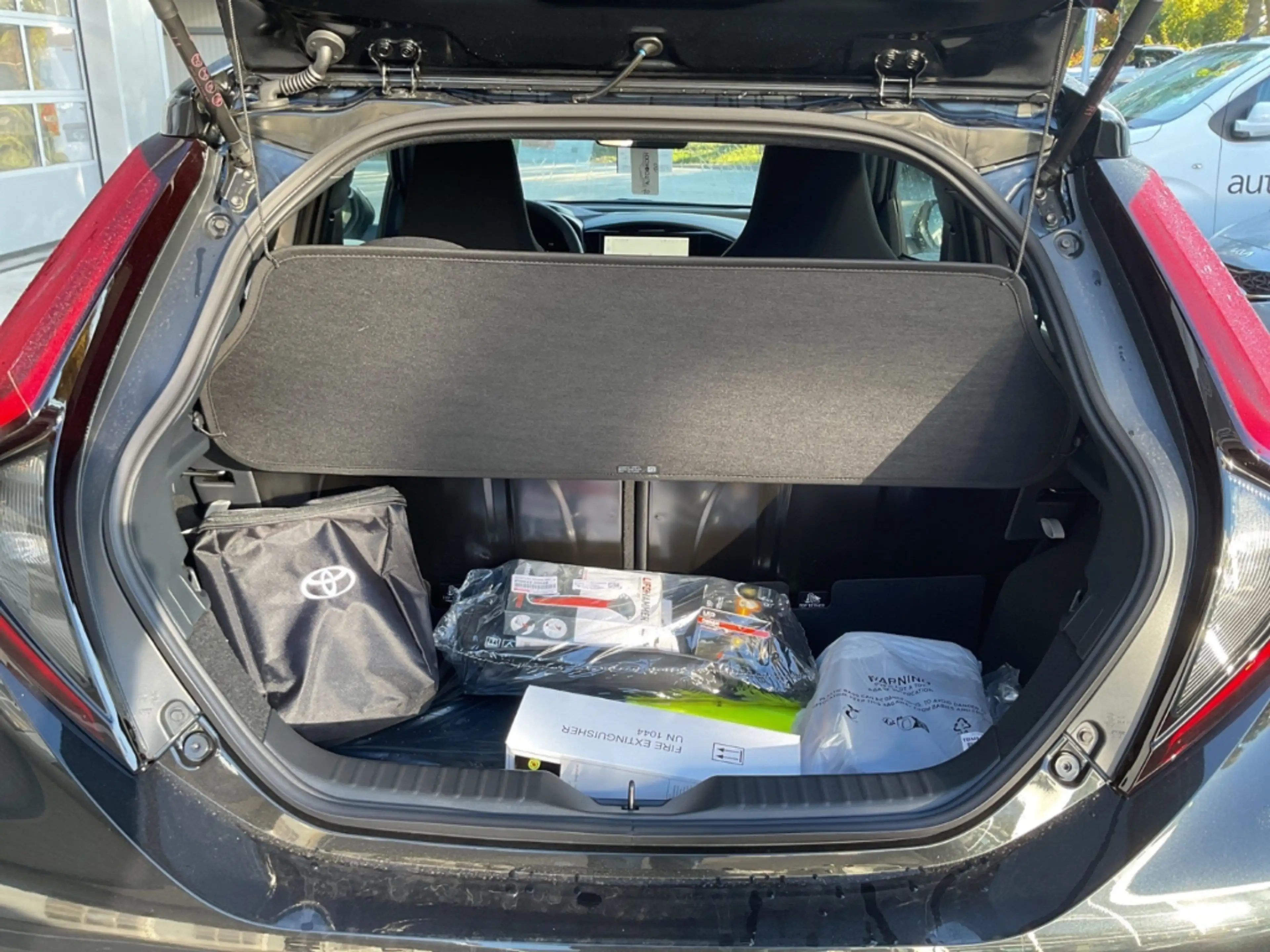 Toyota Aygo X Hybrid Lounge JBL LED Apple CarPlay Android Auto M — photo 7