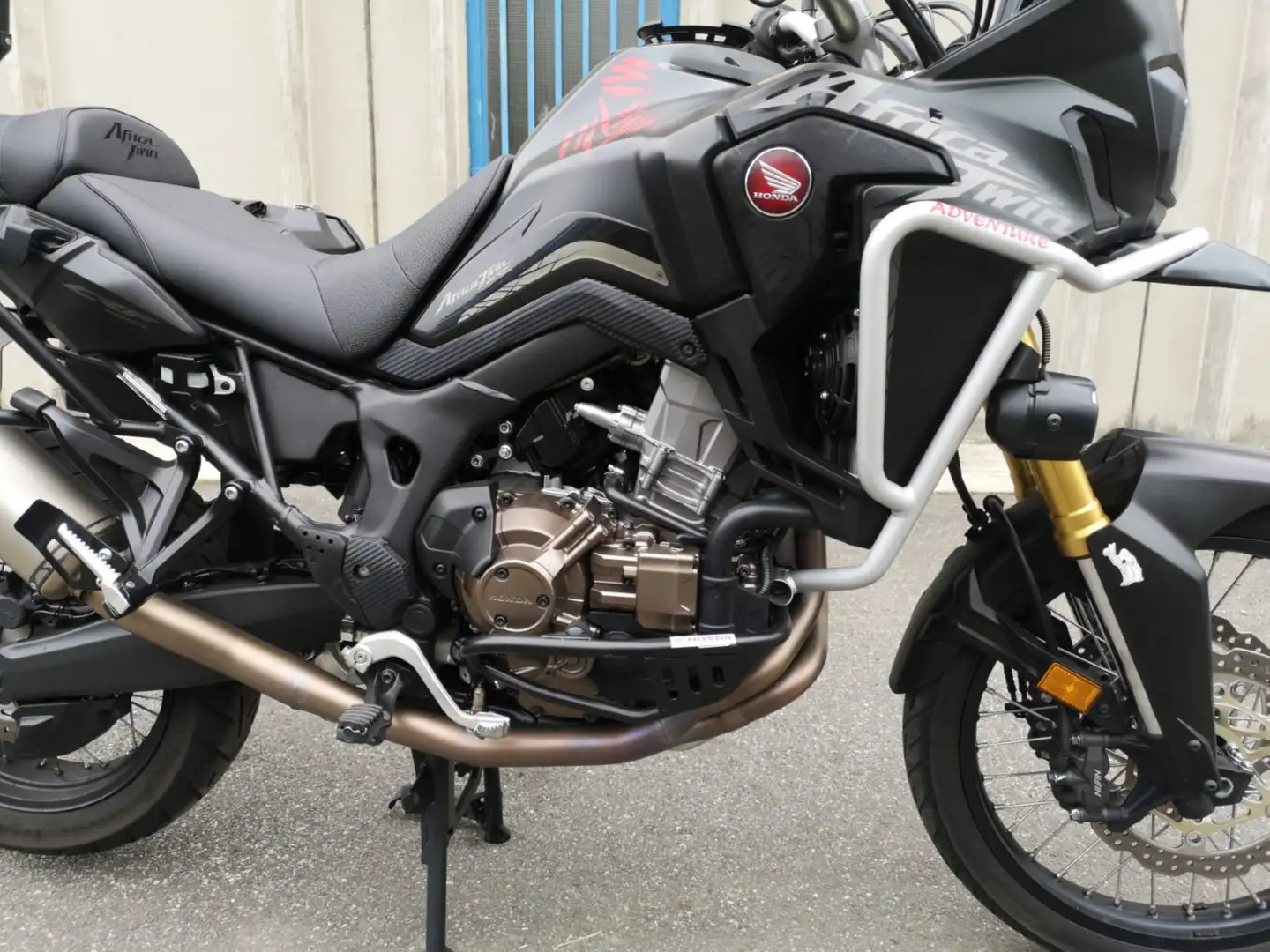 Honda CRF 1000 Africa Twin Travel Edition Černá - 2