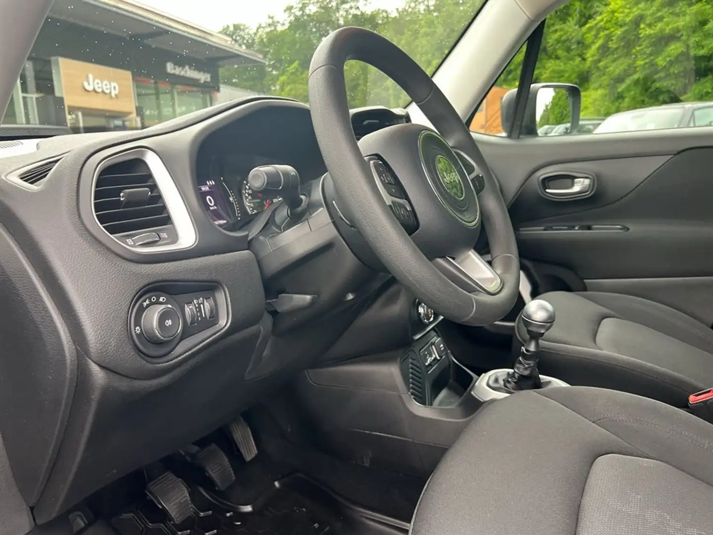 Jeep Renegade 1.6 EtorQ 110 Sport 2WD Zwart - 2