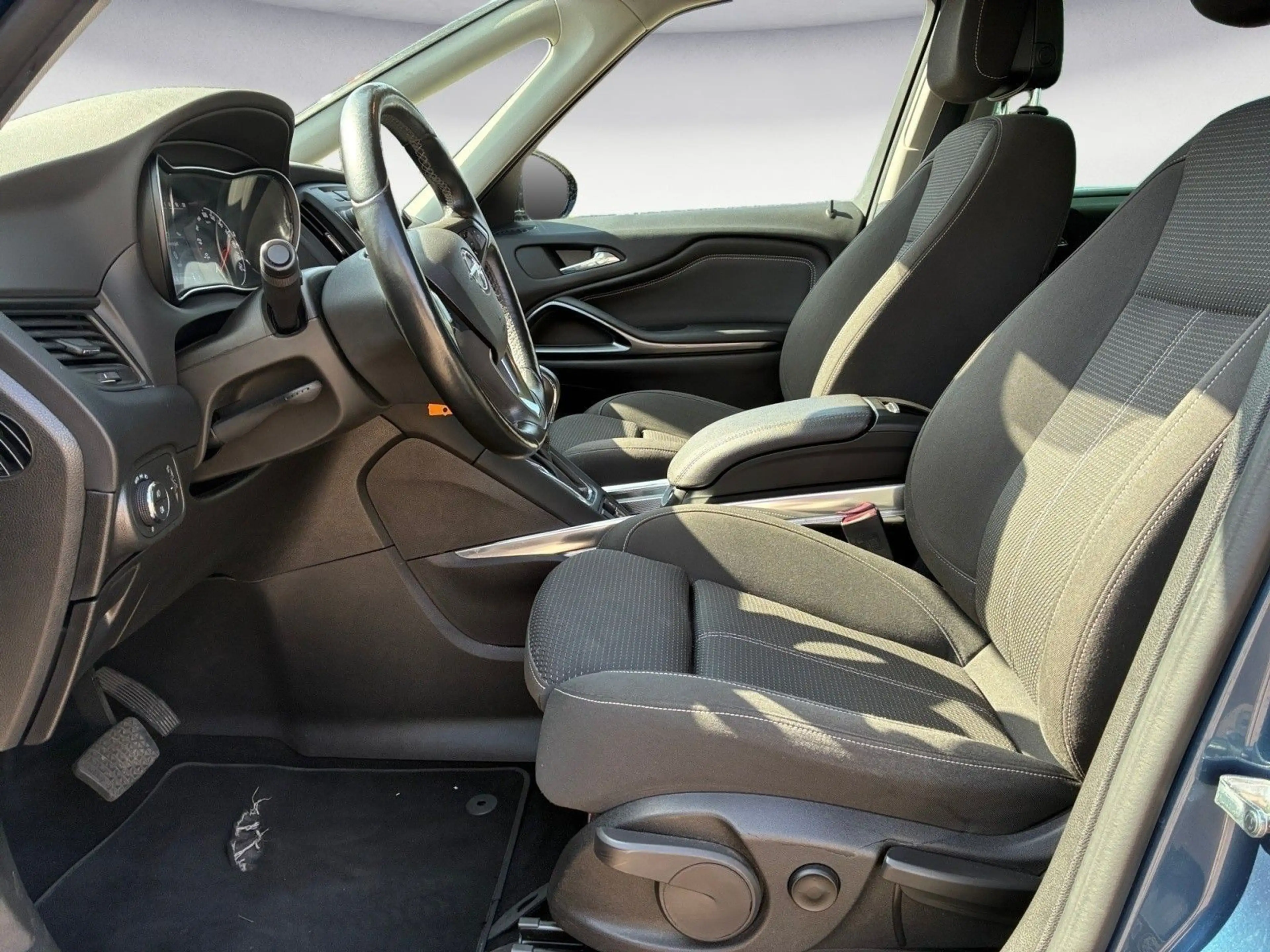 Opel Zafira AHK*LHZ*SHZ*PDC*KAMERA*KLIMA*TEMPOMAT*NAV — photo 9