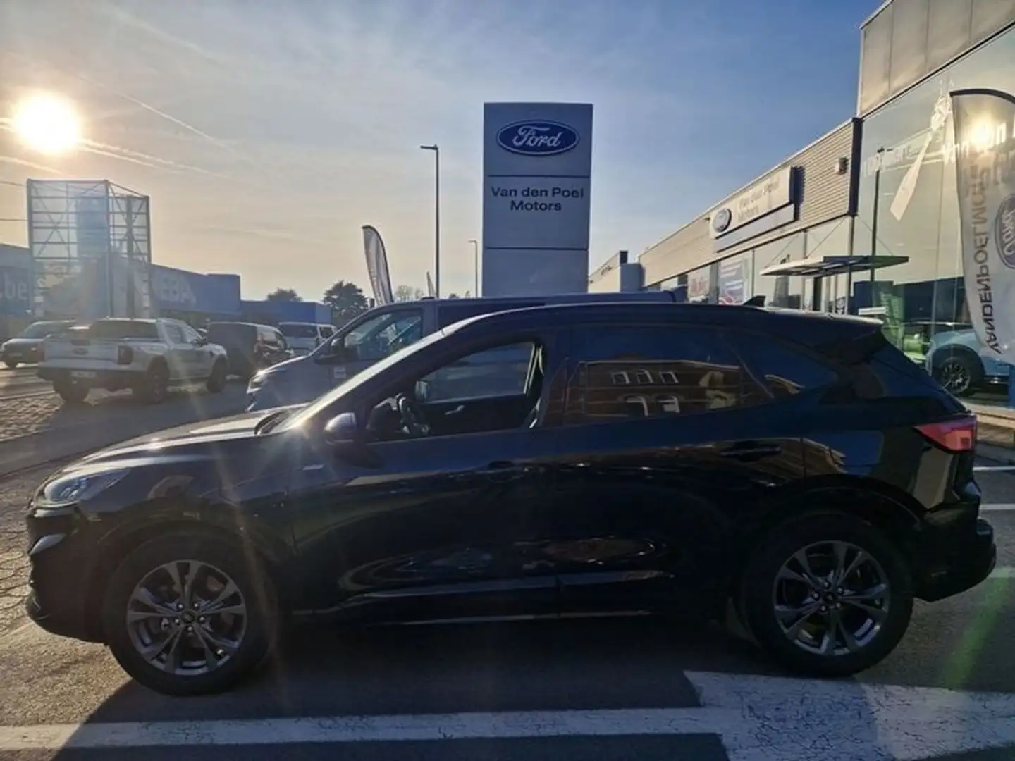 Ford Kuga ST-Line X PHEV AUT Zwart - 2