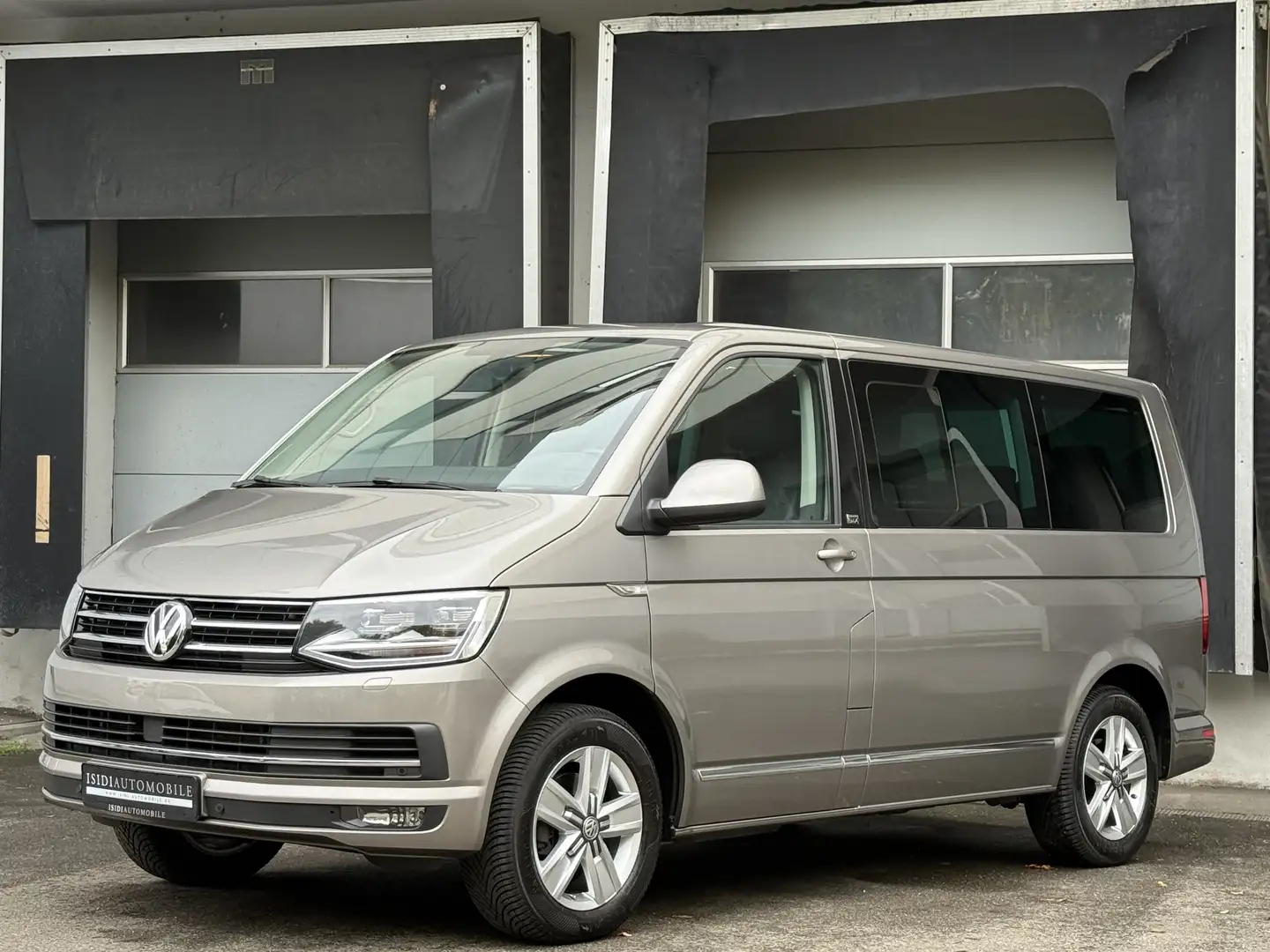 Volkswagen T6 Multivan Generation Six LED ACC Standheizung Beige - 2