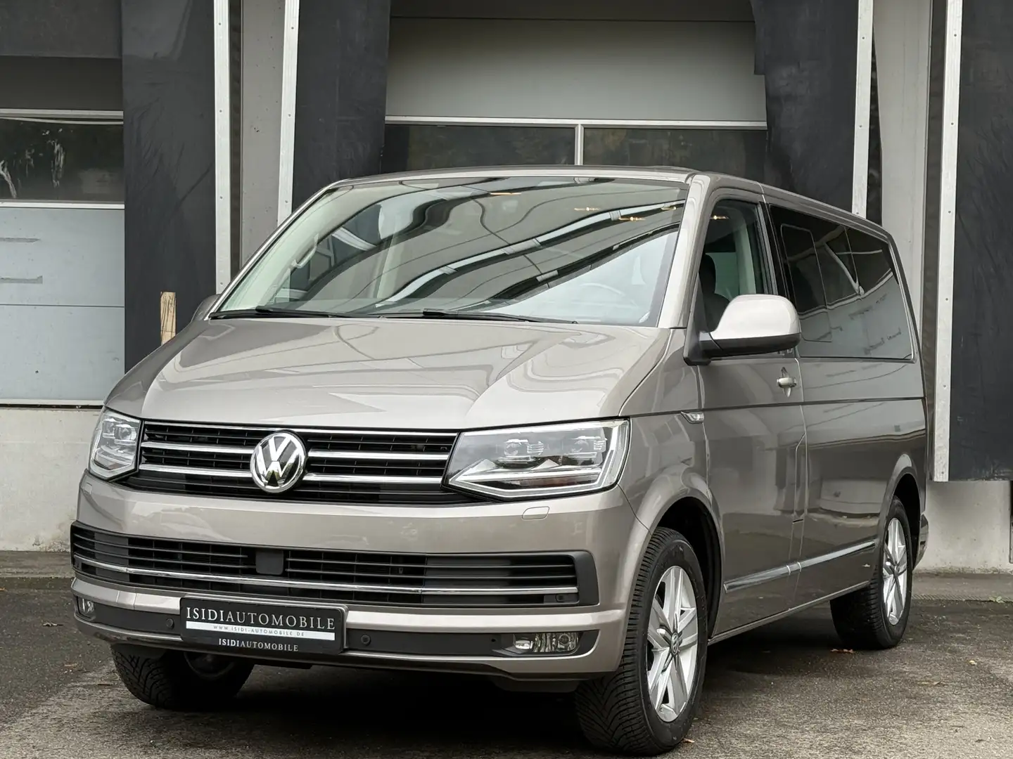 Volkswagen T6 Multivan Generation Six LED ACC Standheizung Beige - 1