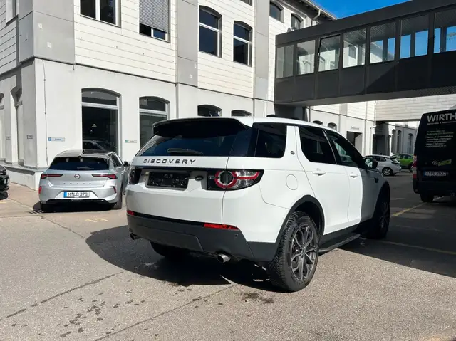 Land Rover Discovery Sport view 7