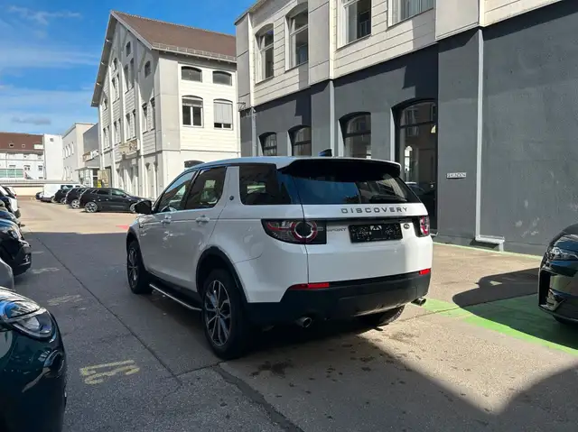 Land Rover Discovery Sport view 6