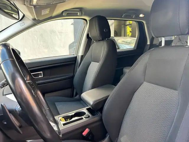 Land Rover Discovery Sport view 9