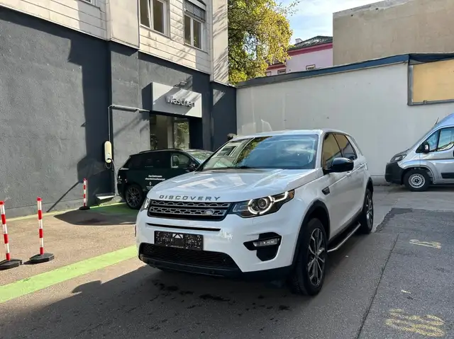 Land Rover Discovery Sport view 4