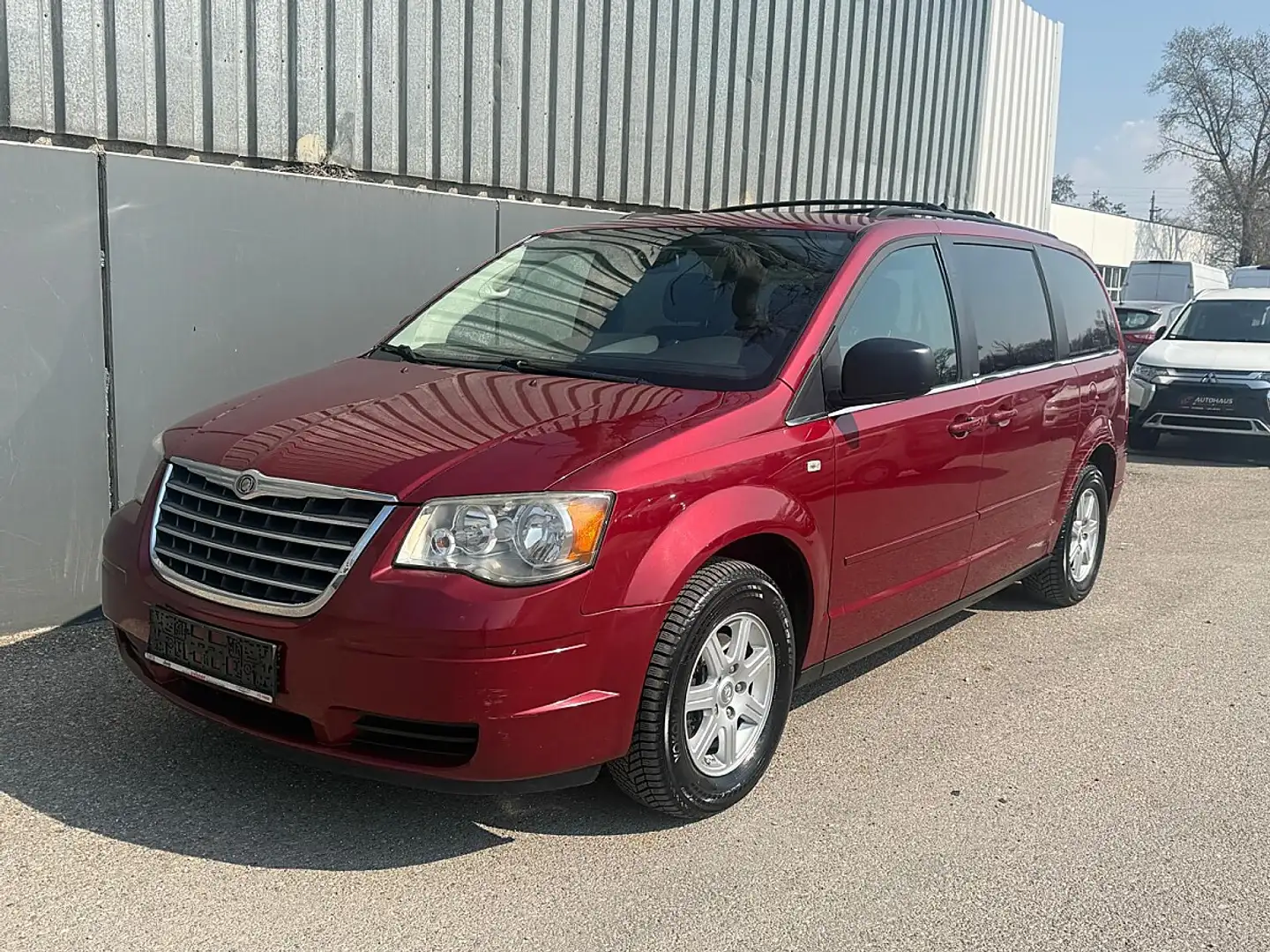 Chrysler Voyager Grand Voyager Limited 2,8 CRD Aut. | VOLL FAHRB... Rot - 1