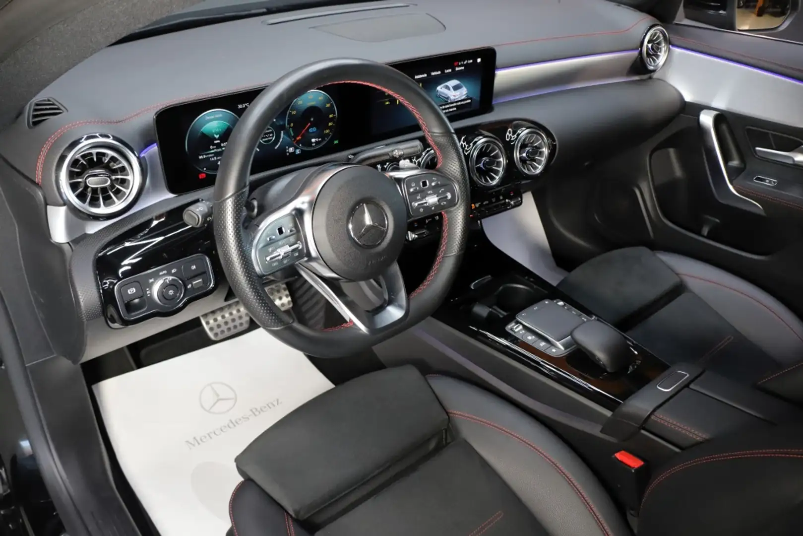 Mercedes-Benz CLA 250 250e 8G-DCT Чёрный - 2