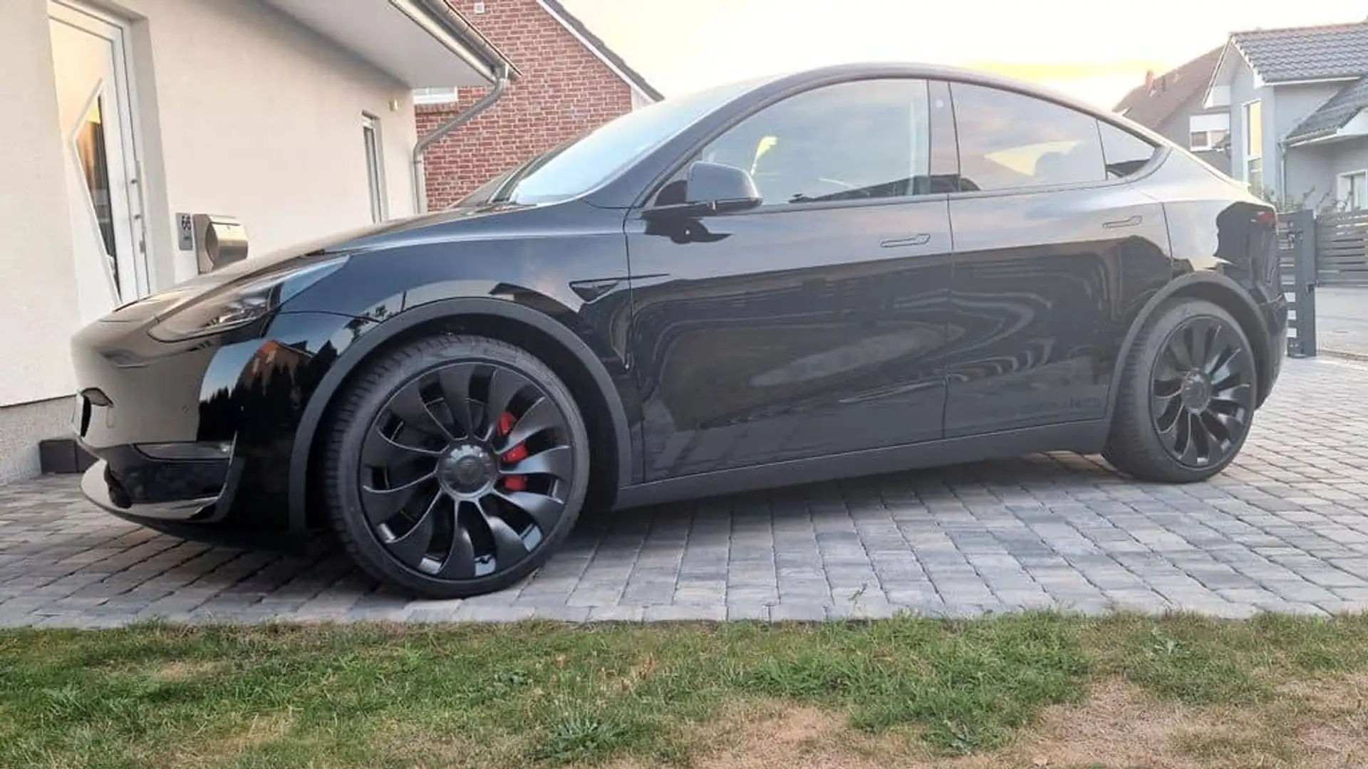 Tesla Model Y Noir - 1