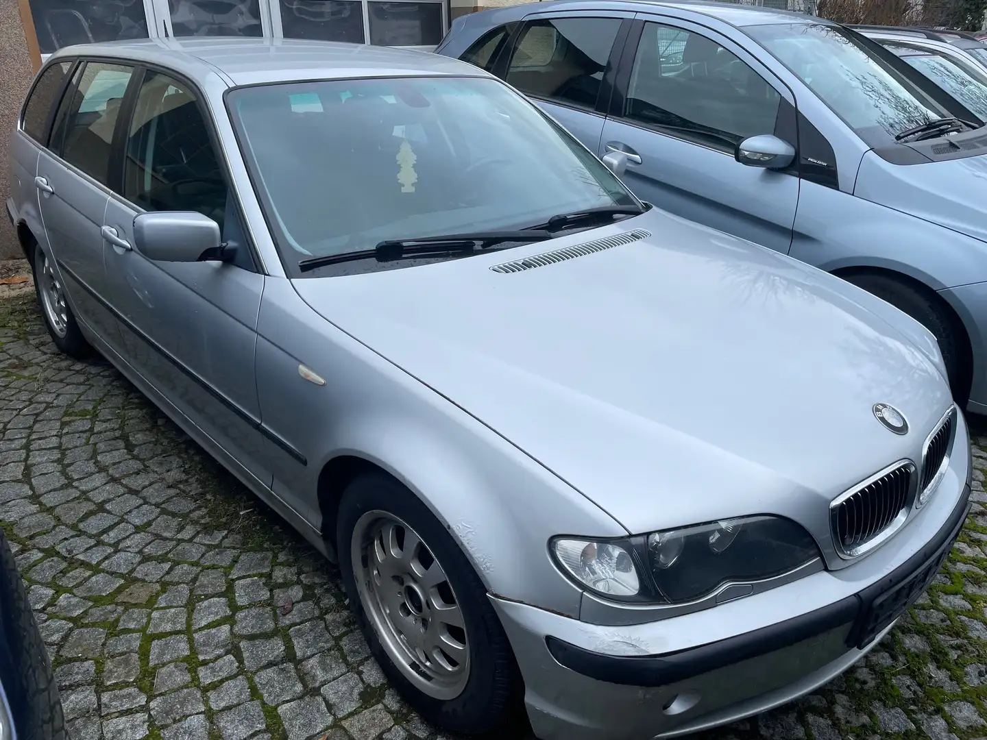 BMW 320 320d Edition Lifestyle Grau - 2