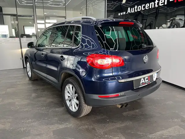 Volkswagen Tiguan view 4