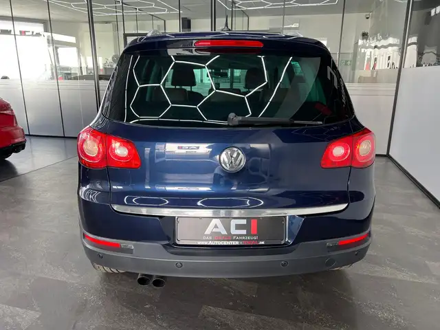 Volkswagen Tiguan view 5