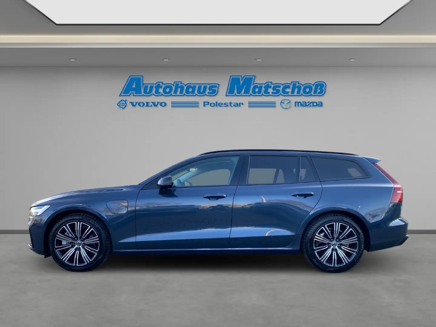 Volvo V60 T6 AWD Ultra Dark Recharge B&W HUD Pano-Dach Stand Blau - 2