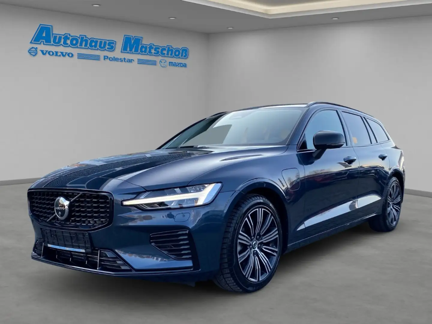 Volvo V60 T6 AWD Ultra Dark Recharge B&W HUD Pano-Dach Stand Blau - 1