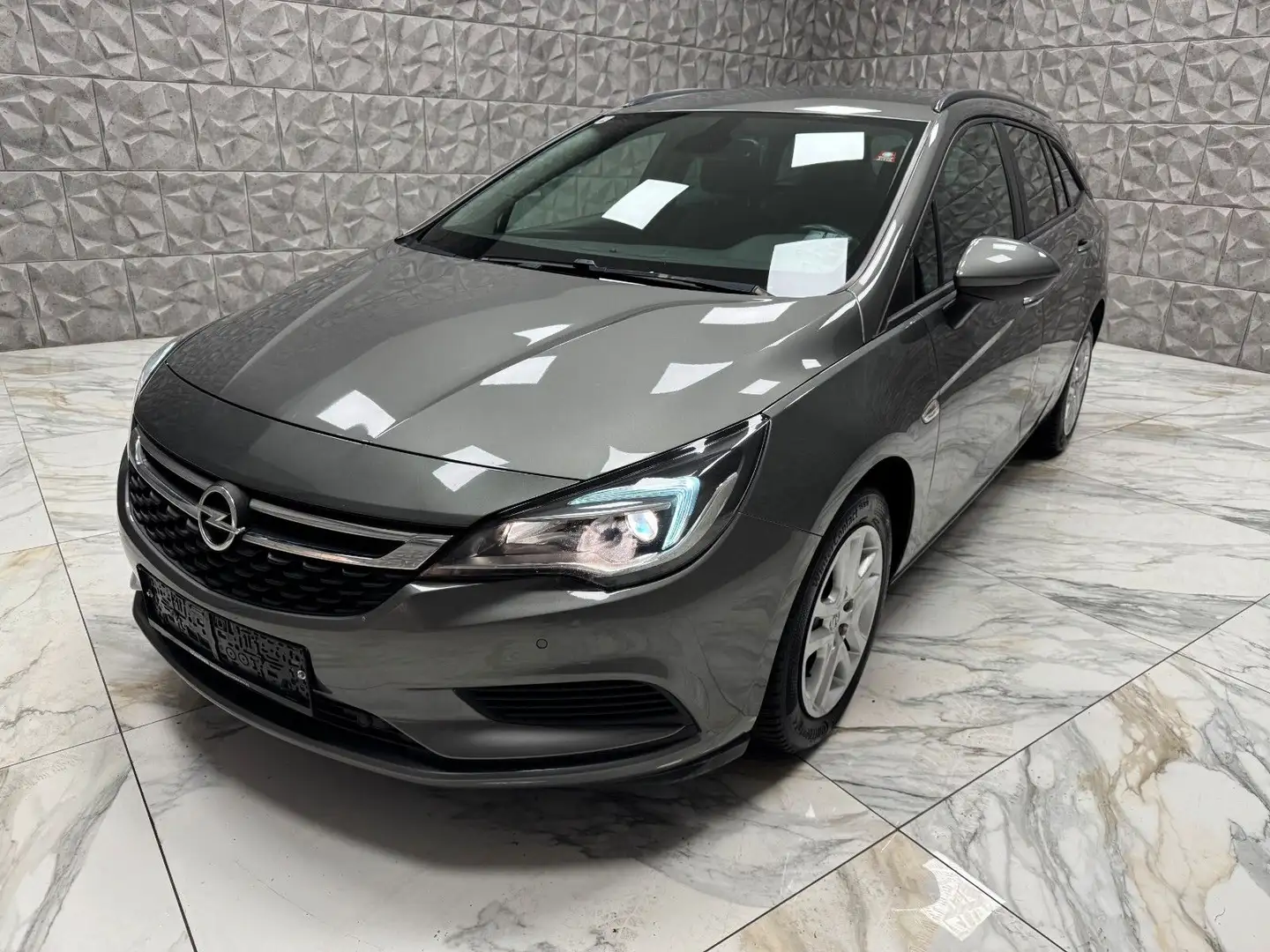 Opel Astra K Sports Edition Start/Stop **99.318km** Grau - 1