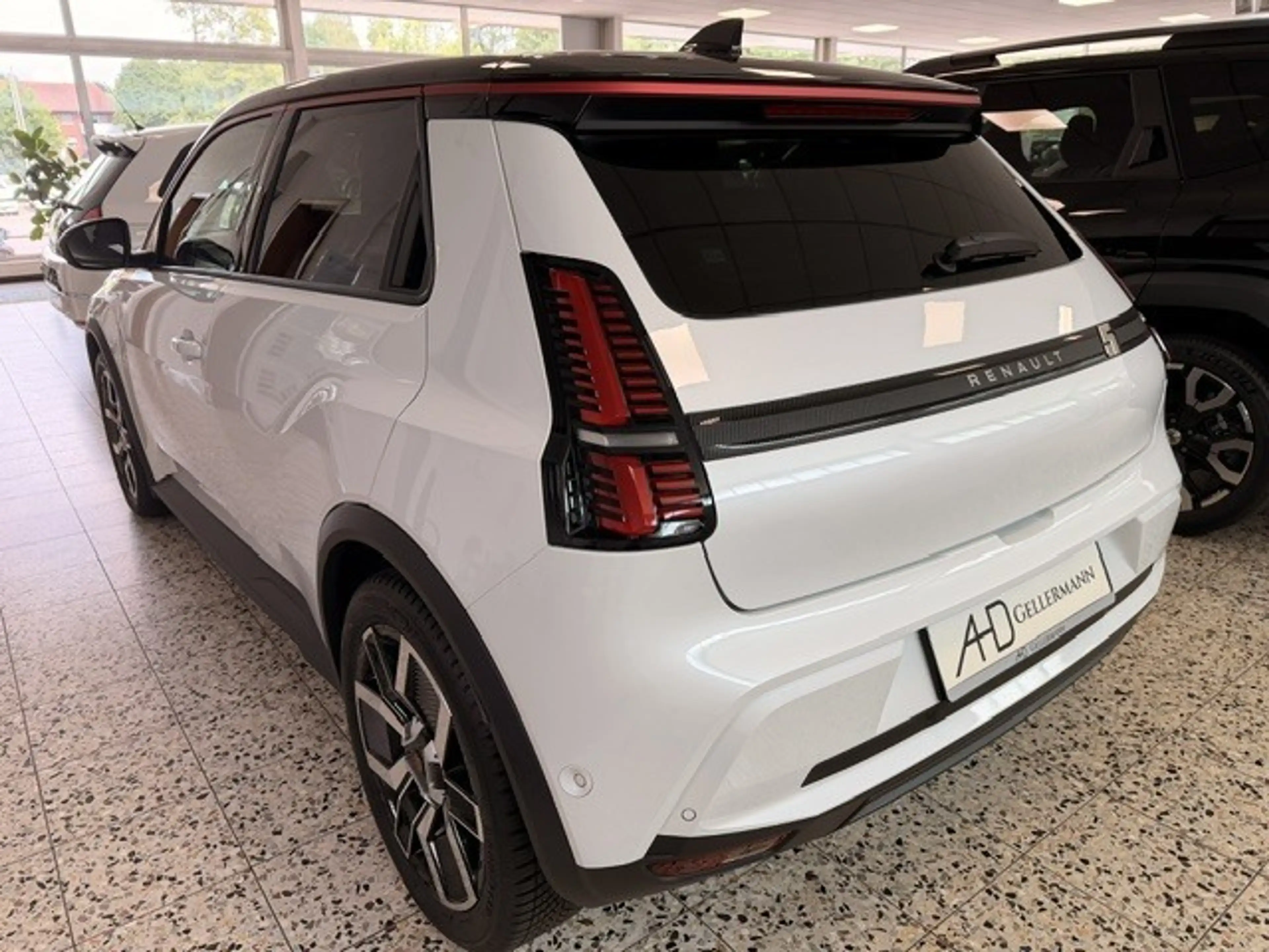 Renault R 5 Techno 150 Comfort Range — photo 2