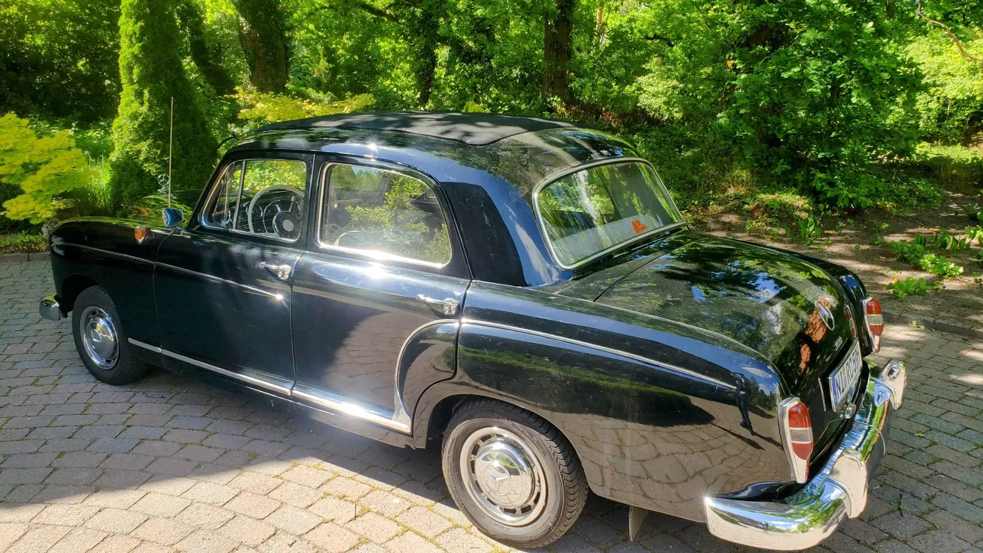 Mercedes-Benz 180 Černá - 2