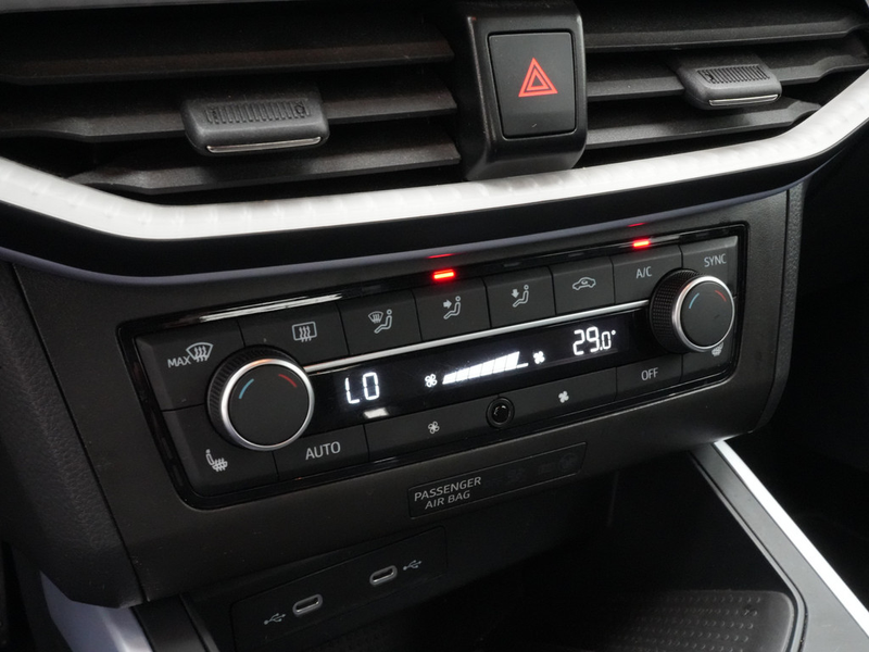 SEAT Arona FR DSG CARPLAY NAVI SHZ KAM PDC LED — photo 9