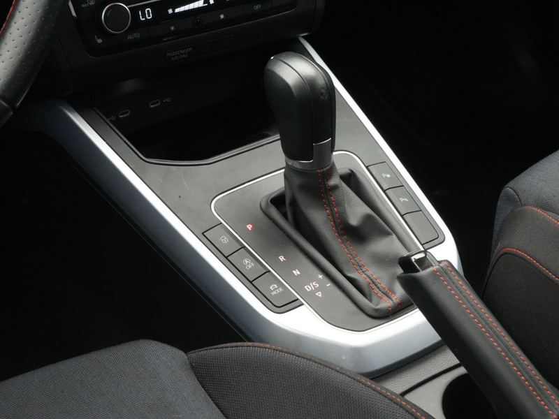 SEAT Arona FR DSG CARPLAY NAVI SHZ KAM PDC LED — photo 10