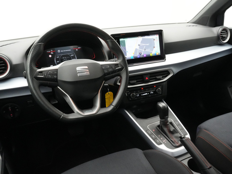 SEAT Arona FR DSG CARPLAY NAVI SHZ KAM PDC LED — photo 4