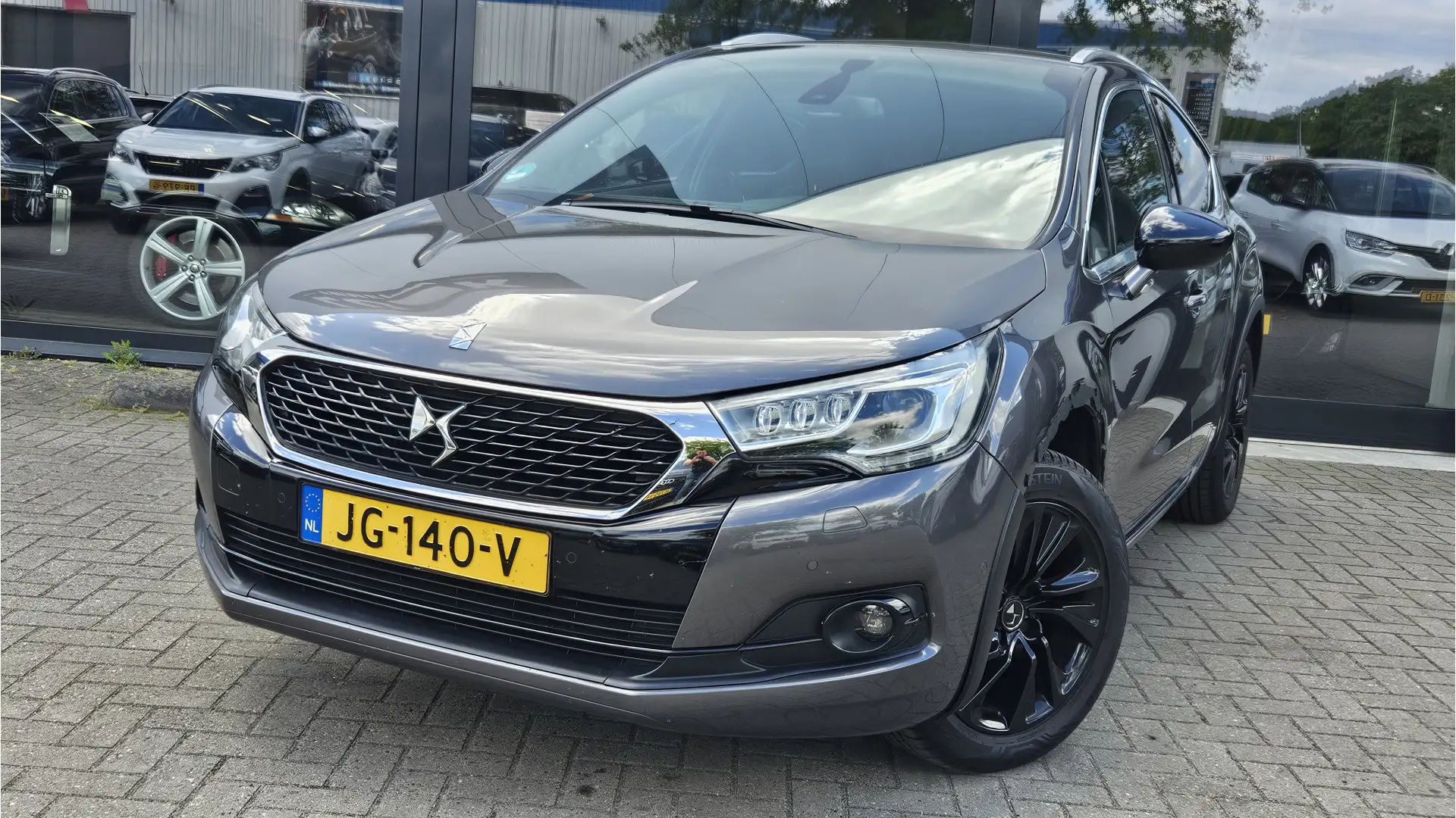 DS Automobiles DS 4 Crossback 1.2 PureTech Chic + LED + SOUNDSYSTEM + ALCANTARA Gris - 1