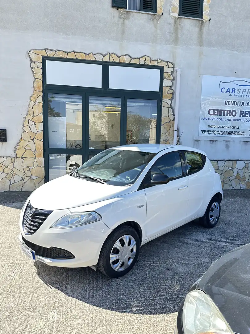 Lancia Ypsilon 0.9 t.air Silver c/clima s&s 85cv Weiß - 1