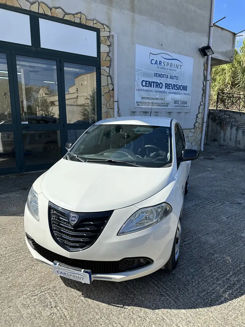 Lancia Ypsilon 0.9 t.air Silver c/clima s&s 85cv Weiß - 2