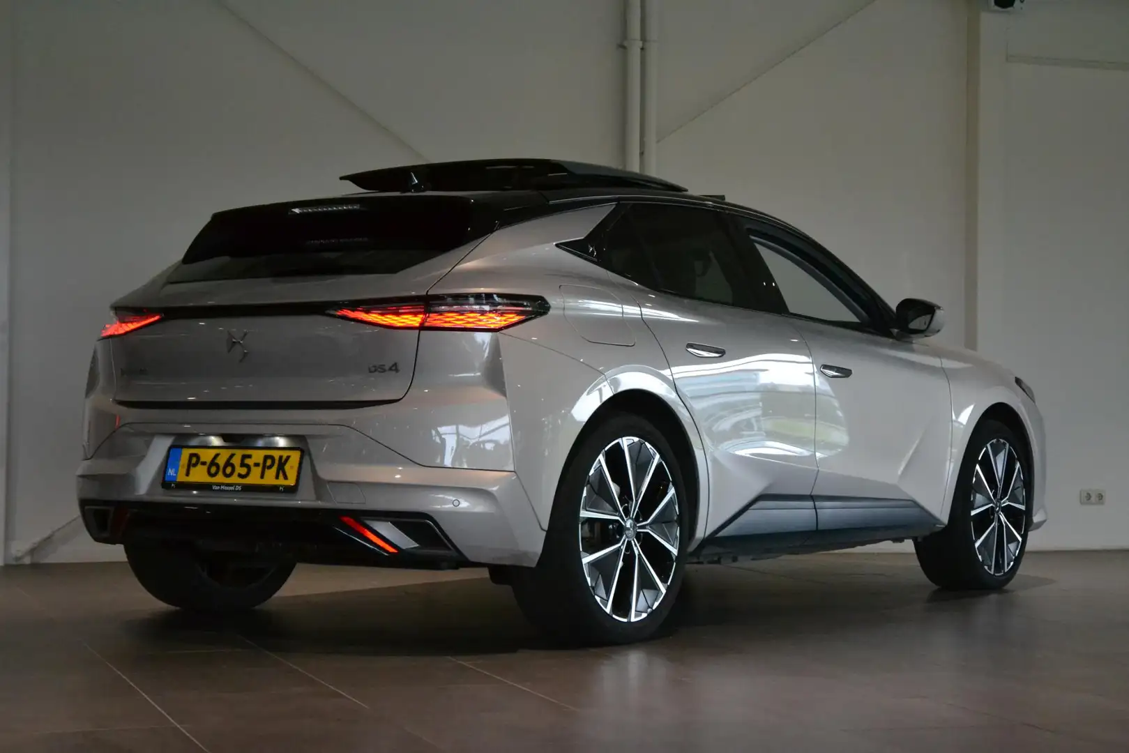 DS Automobiles DS 4 E-Tense La Première Gris - 2