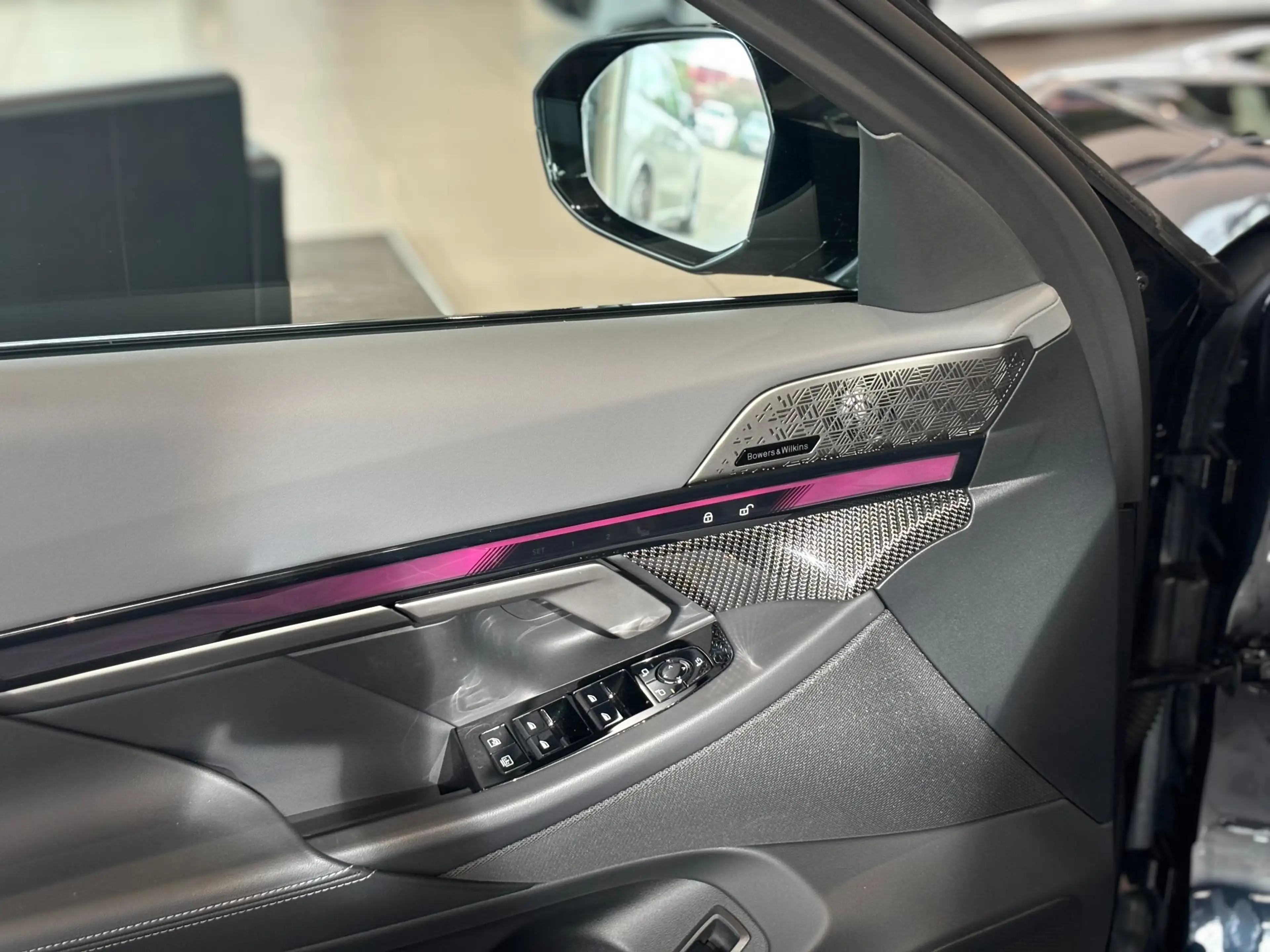 BMW 550 e xDrive Navi Leder Tempom.aktiv Bluetooth PDC MP3 — photo 15