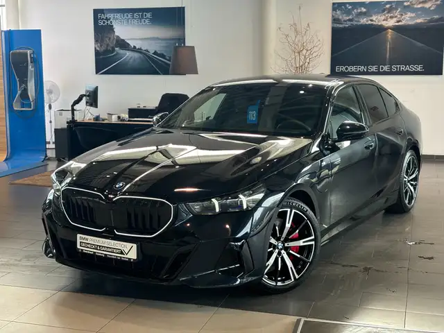 BMW 5 Series view 4